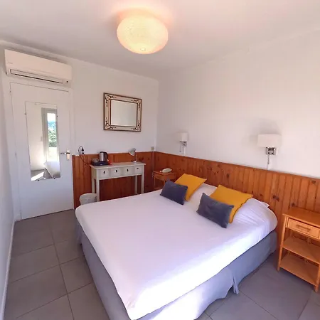 Hotell Azur 3*