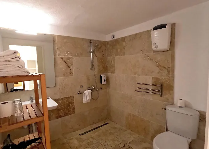 Azur Hotel 3*